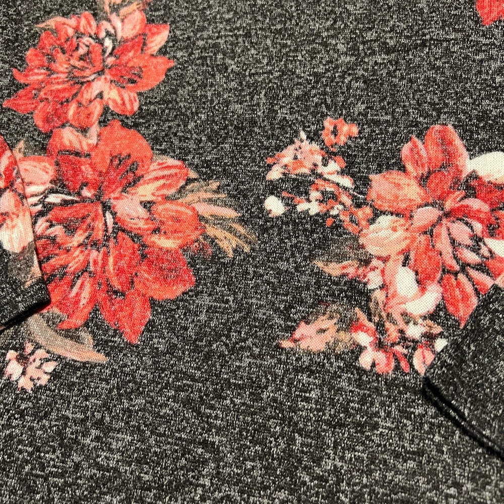 Maurices 24/7 Cozy Tee - Floral. Size L - Picture 7 of 7